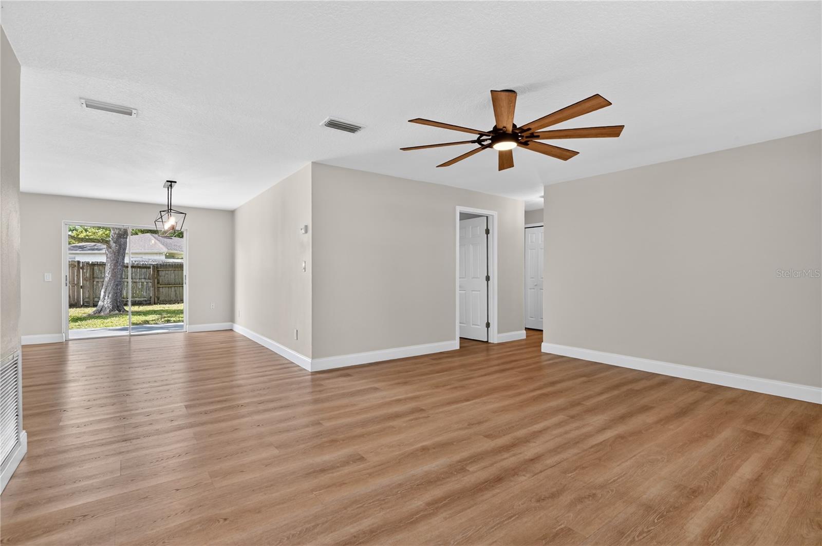 1330 Meadowbrook St Property Photo 10