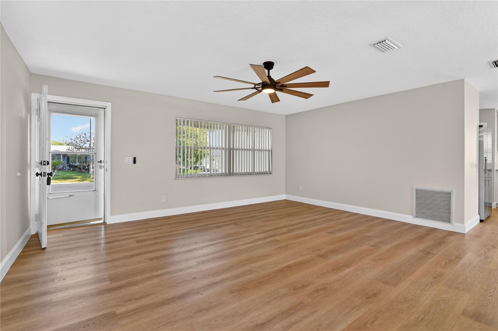 1330 Meadowbrook St Property Photo 11