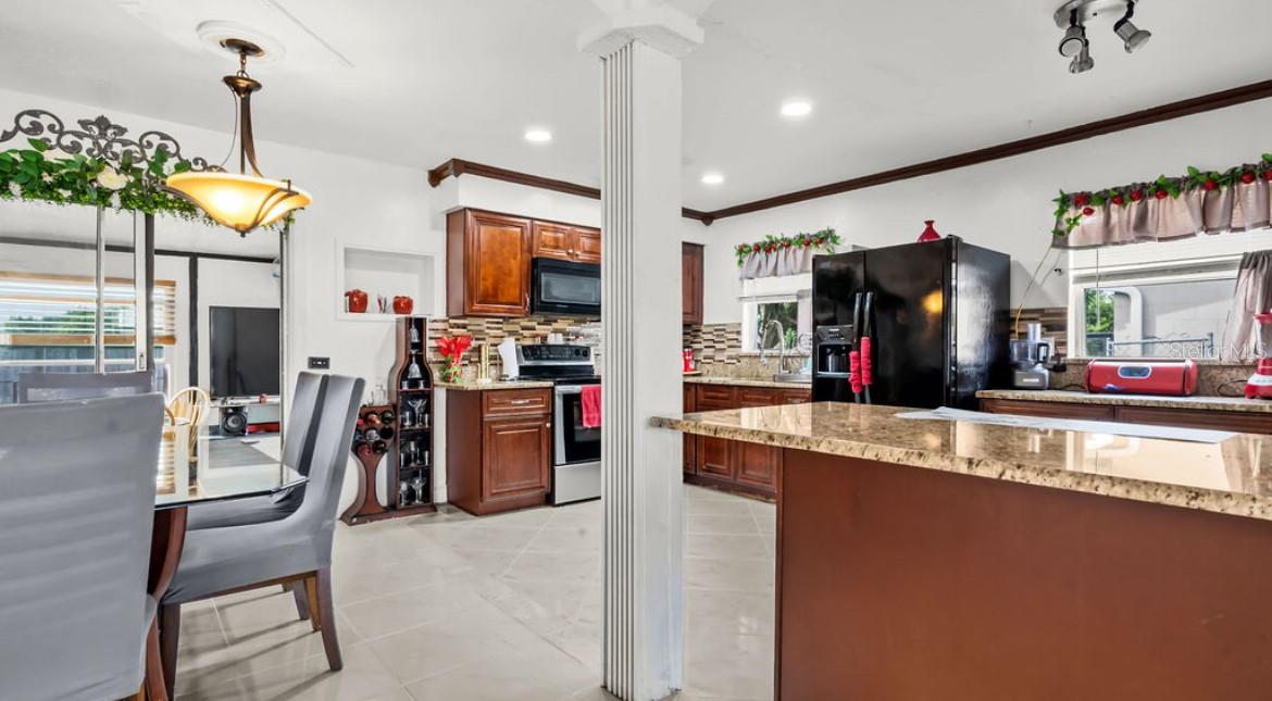 4202 Anthony Ln Property Photo 7