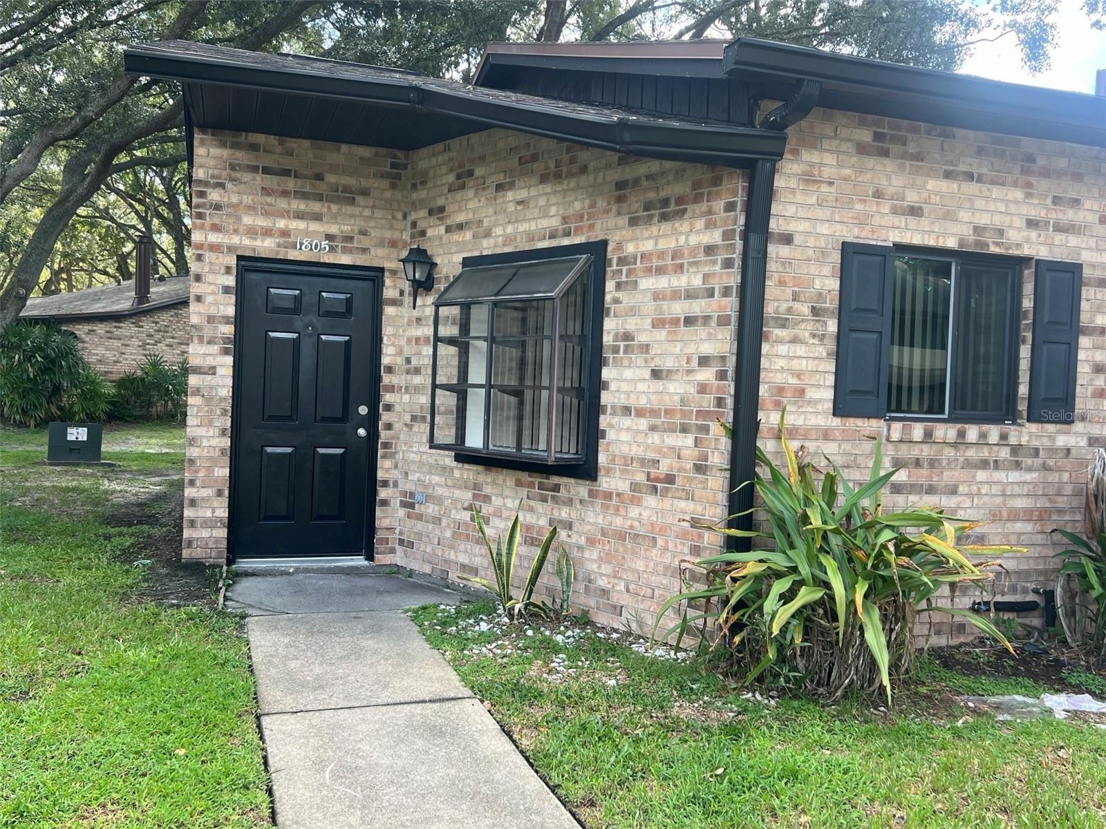 1805 FOXHALL CIR Property Photo 1
