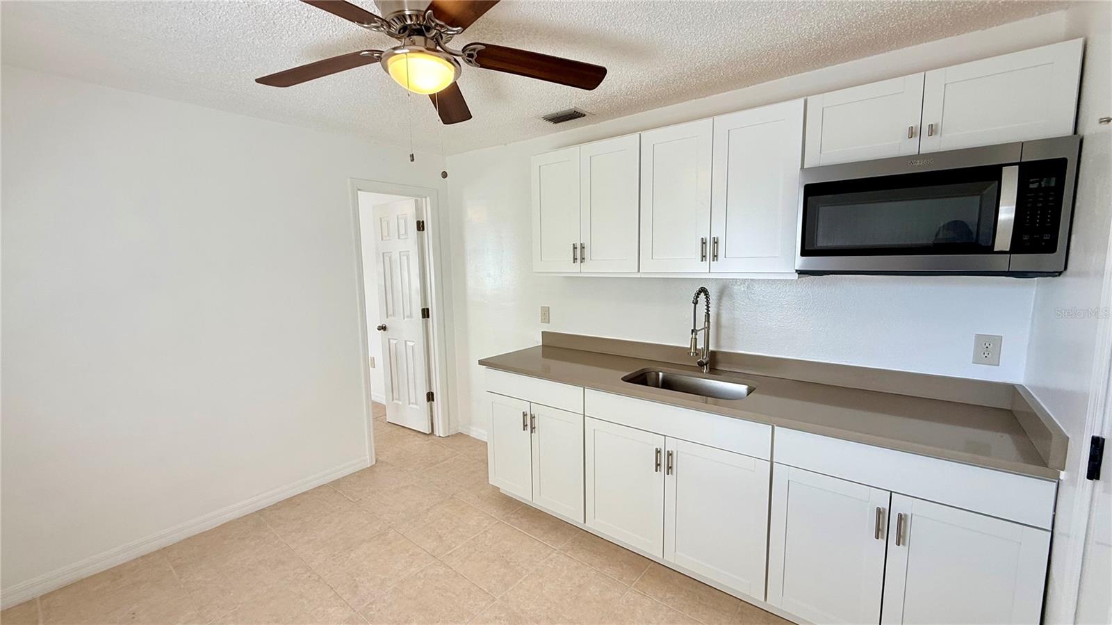 1903 24th Unit C St Property Photo 7