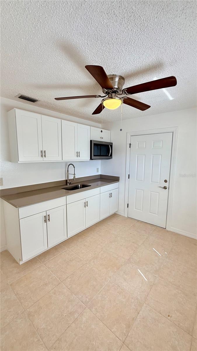 1903 24th Unit C St Property Photo 8