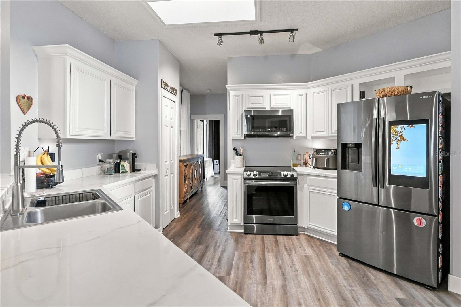 1155 Normandy Dr Property Photo 6