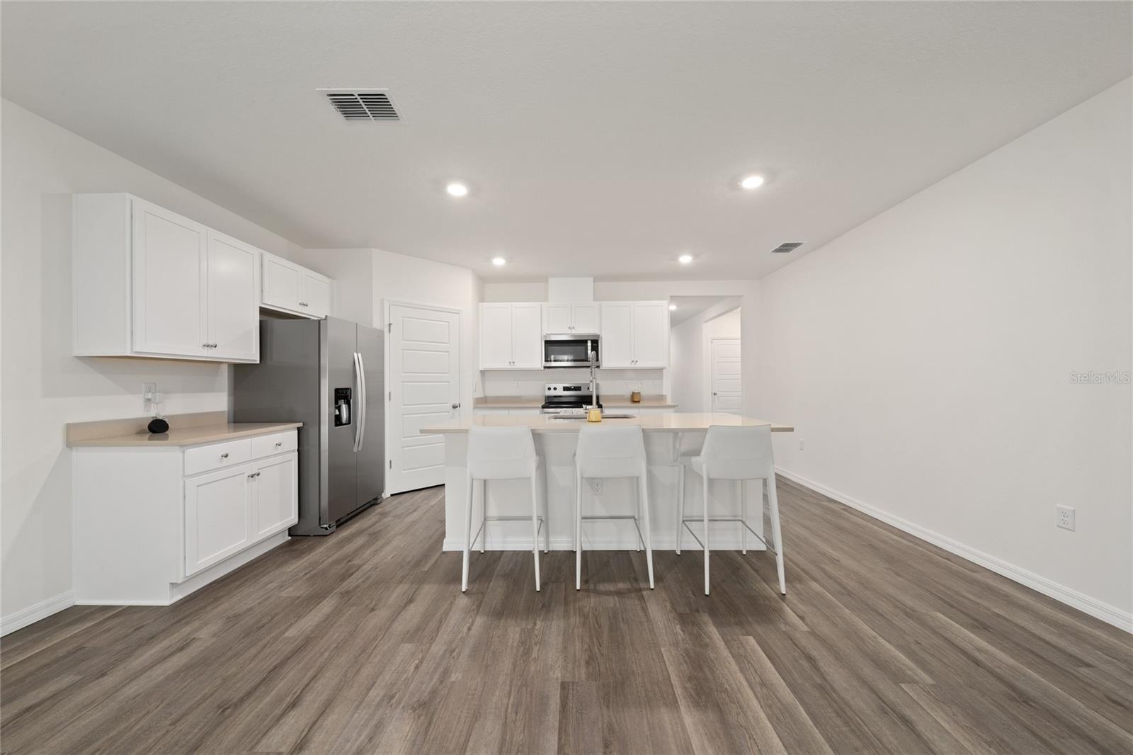 698 Park Place Blvd Property Photo 11