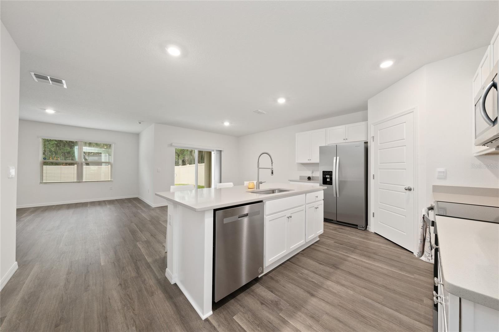 698 Park Place Blvd Property Photo 12