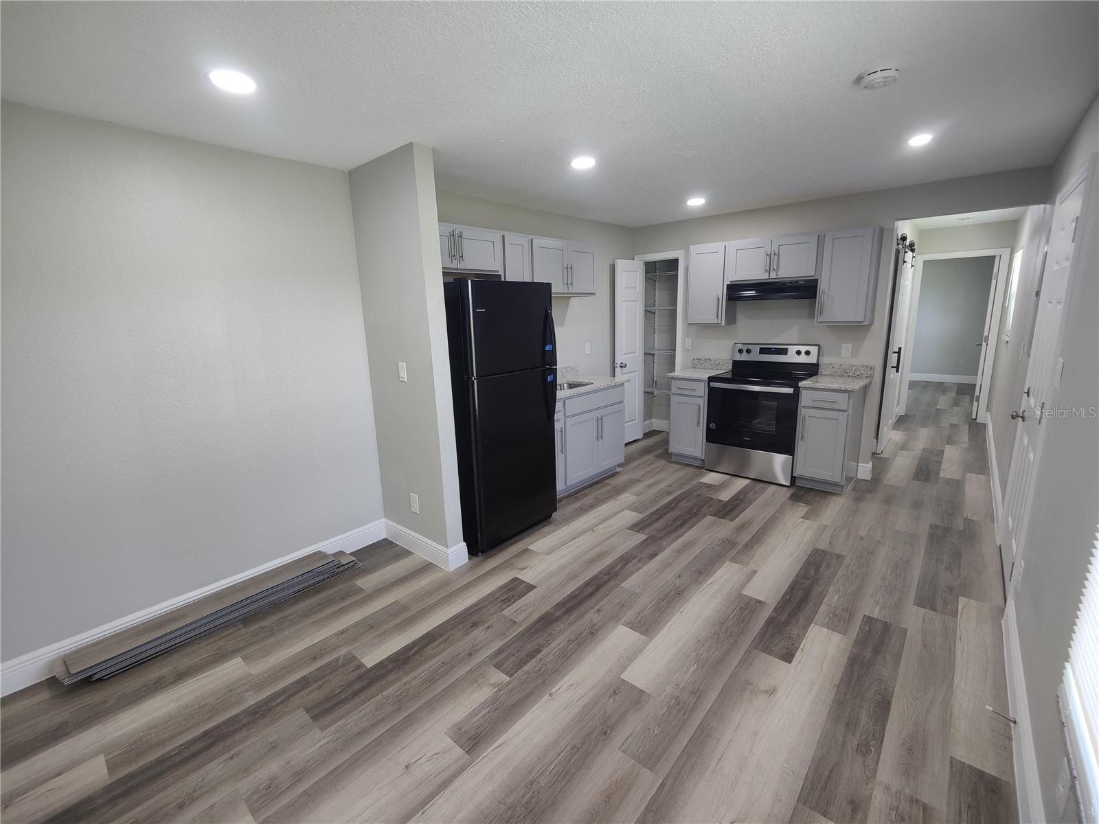 6804 Beth Rd #a Property Photo 3