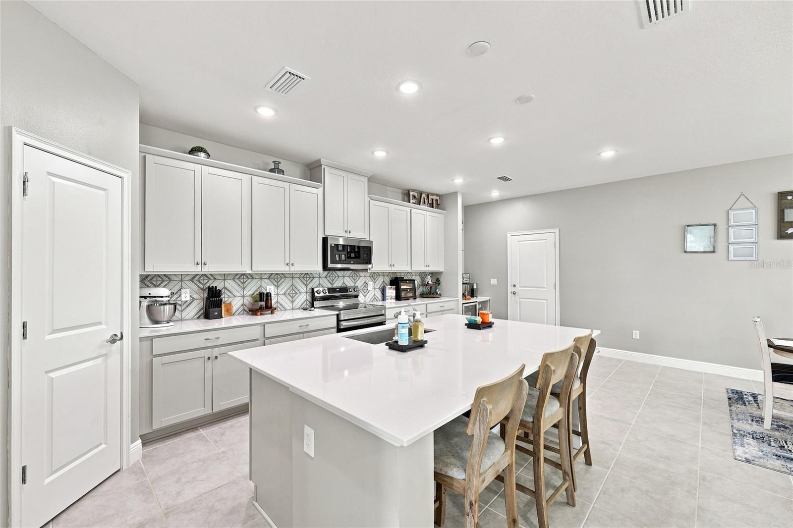 3919 Knotty Pine St Property Photo 10