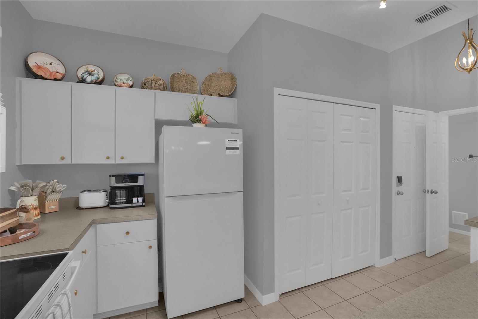 1266 S Beach Cir Property Photo 9
