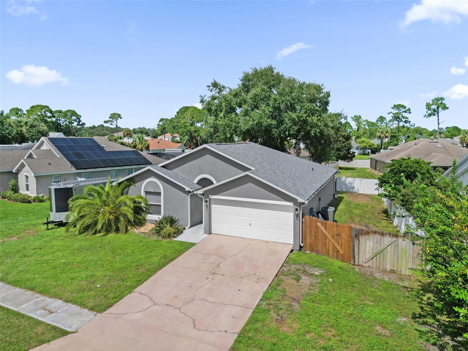 830 Sandhurst Ct Property Photo 4