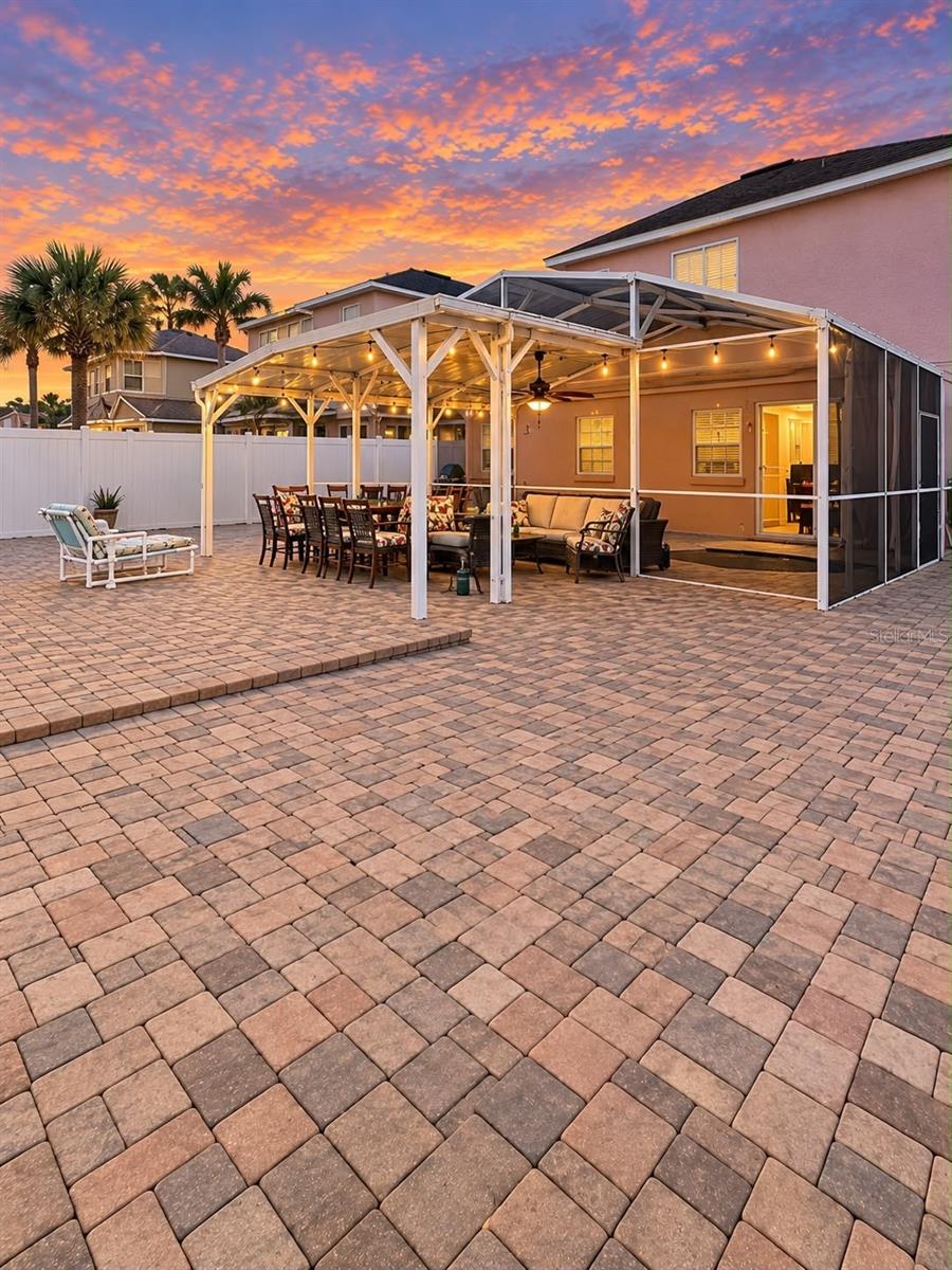 100 Windy Dune Ct Property Photo 3