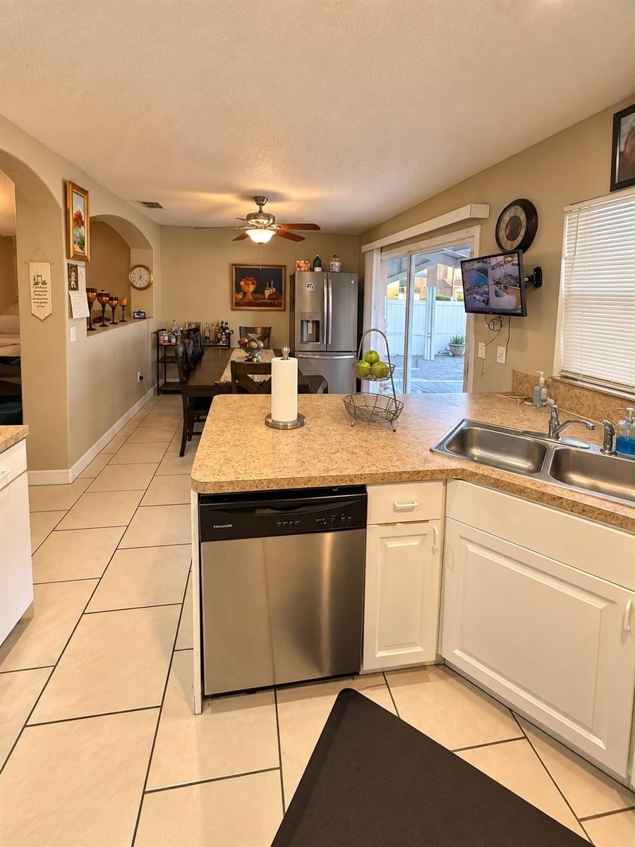100 Windy Dune Ct Property Photo 8