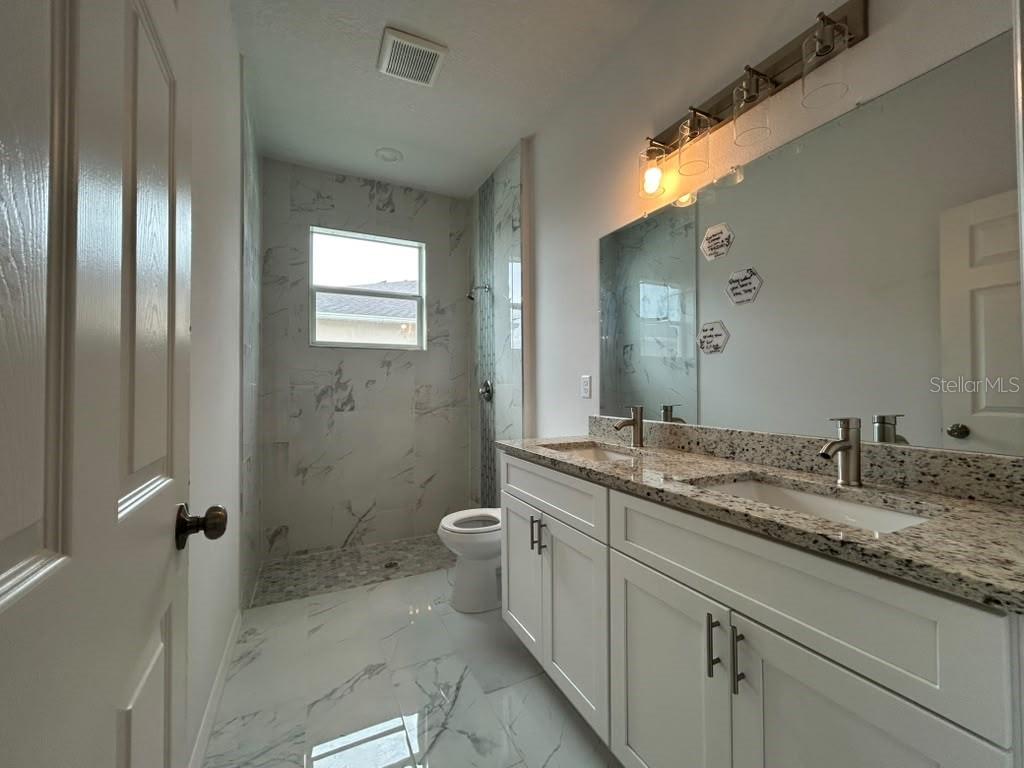 731 Desmoines Dr Property Photo 10
