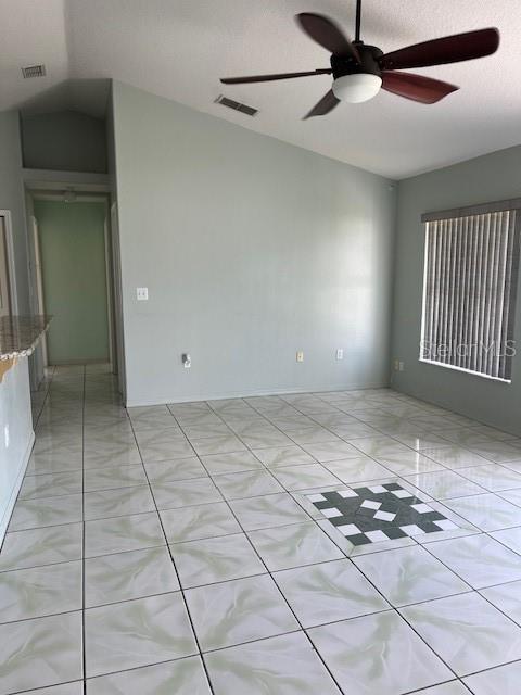 306 Clermont Dr Property Photo 4