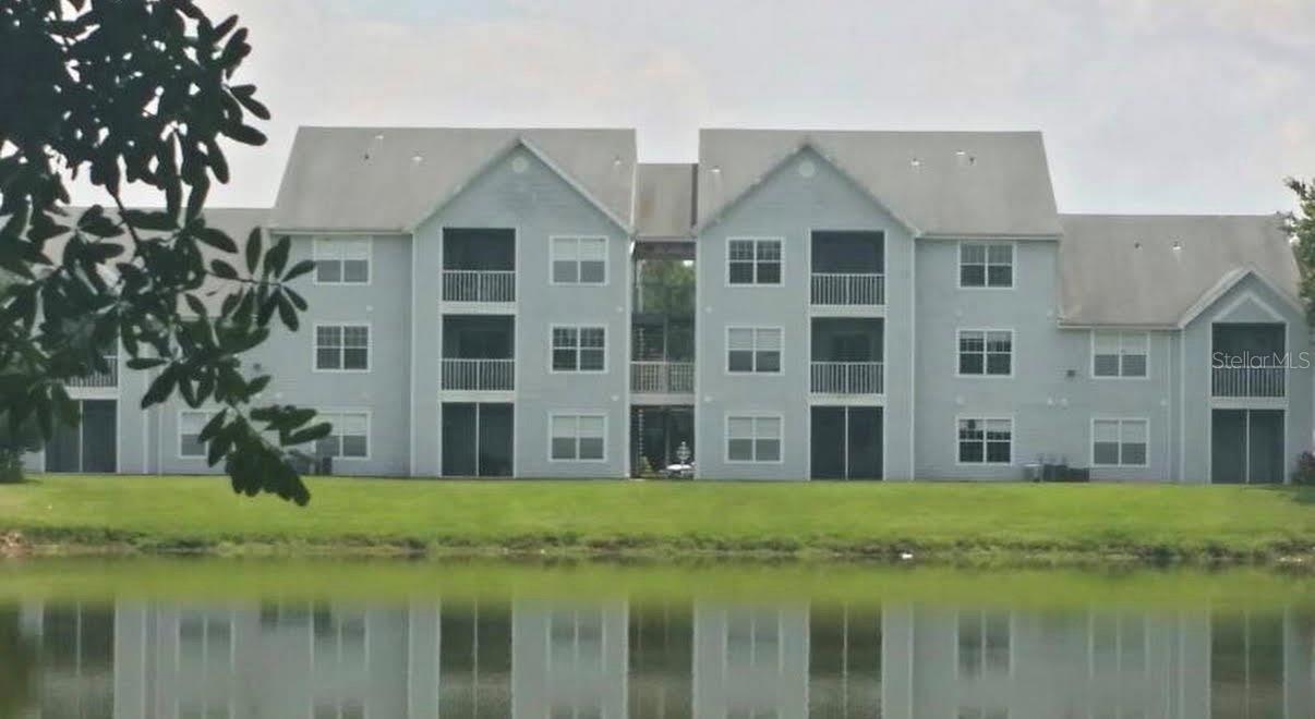 1213 BERMUDA LAKES LN #206 Property Photo 1