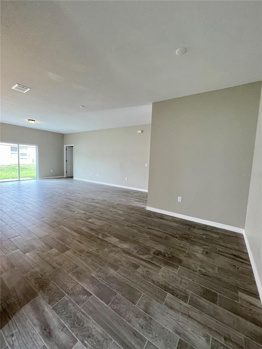 1140 Roan Ct Property Photo 3