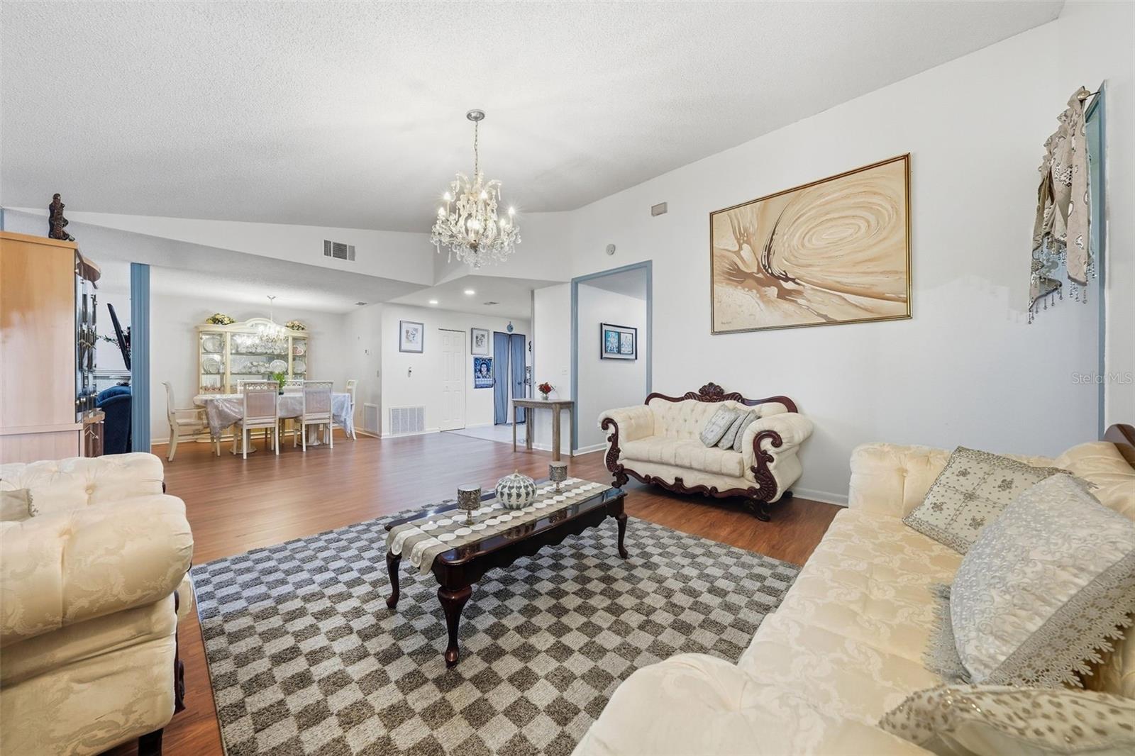 125 Pansy Ct Property Photo 6