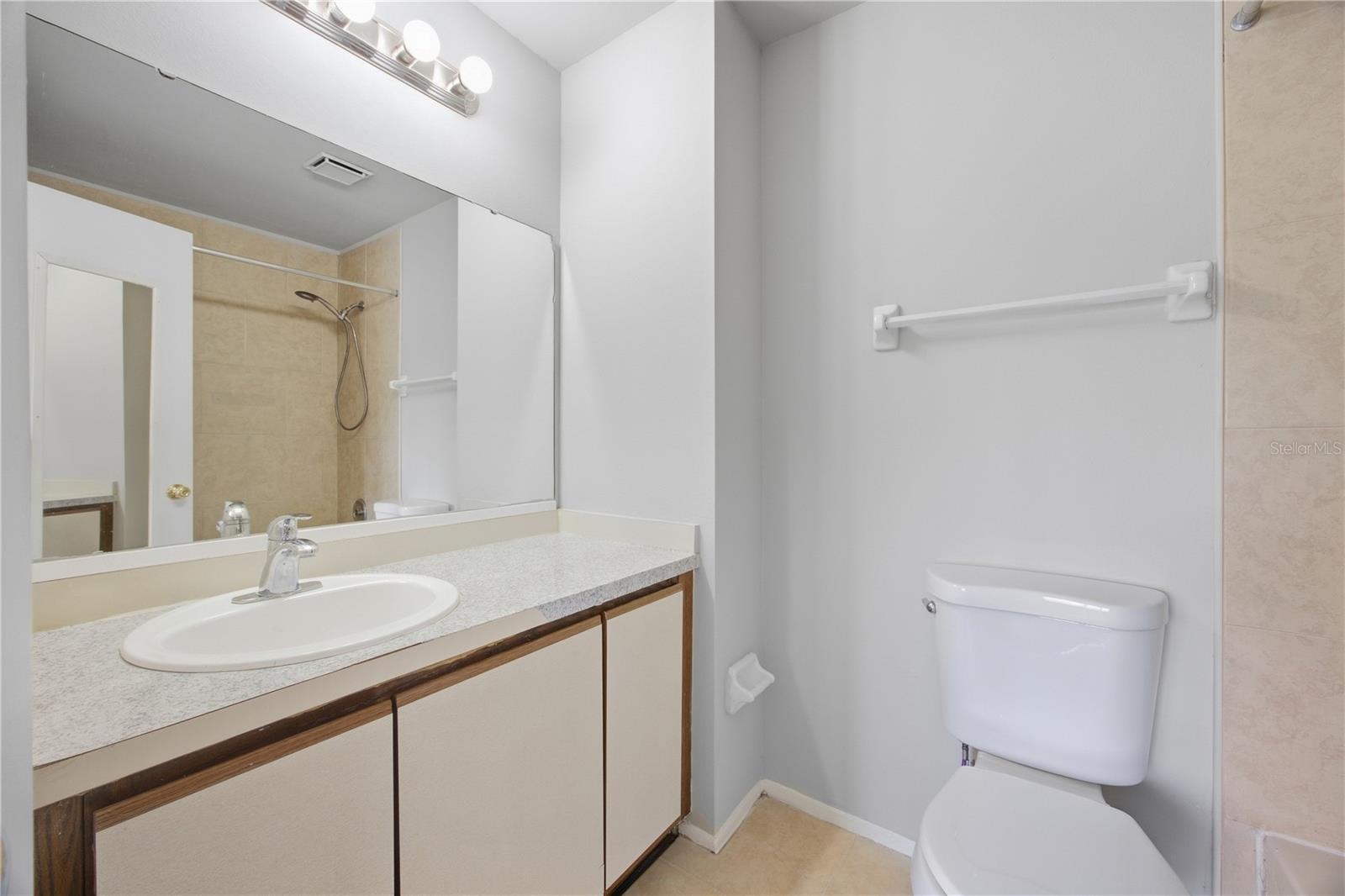 206 Watts Ln #b Property Photo 8