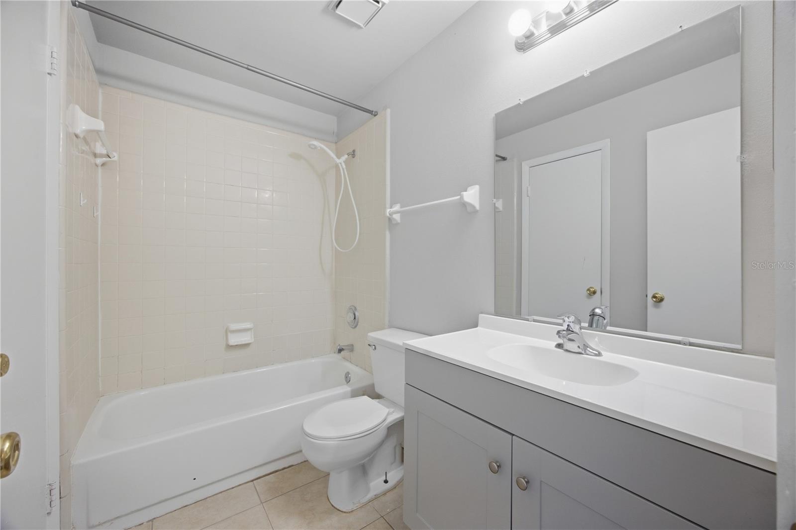 206 Watts Ln #b Property Photo 10