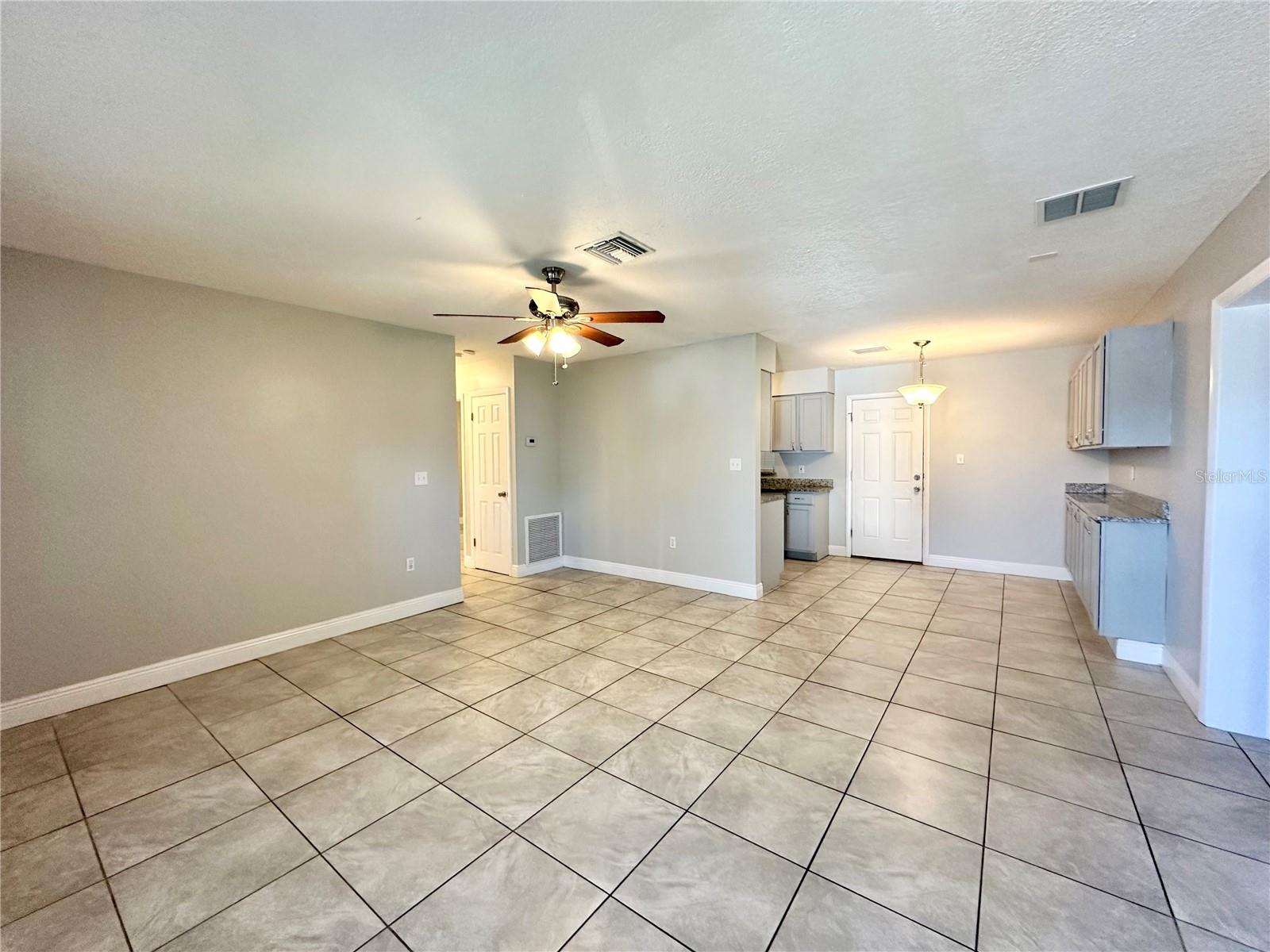 116 N College St #a Property Photo 2