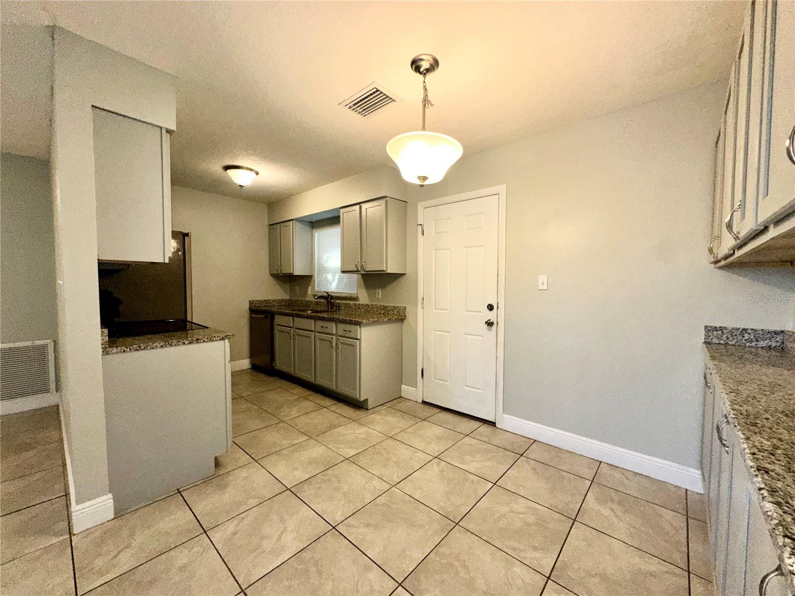 116 N College St #a Property Photo 4