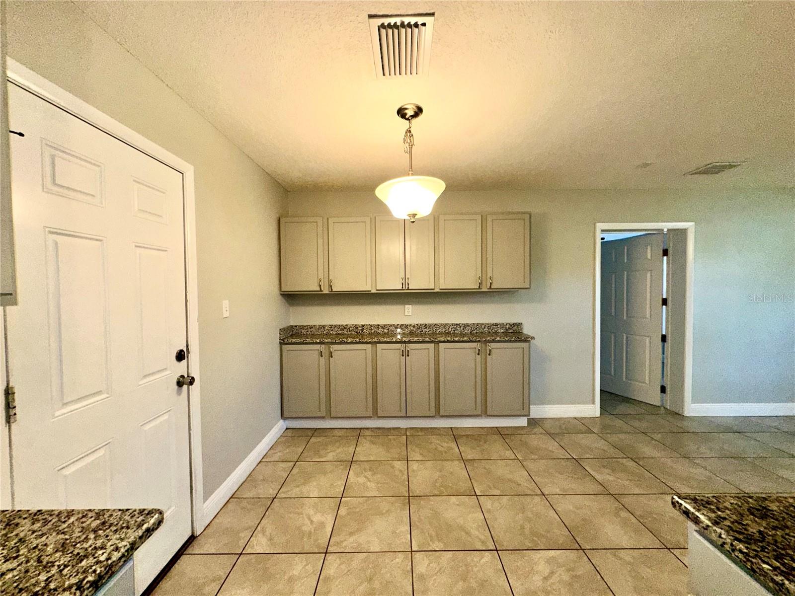 116 N College St #a Property Photo 8