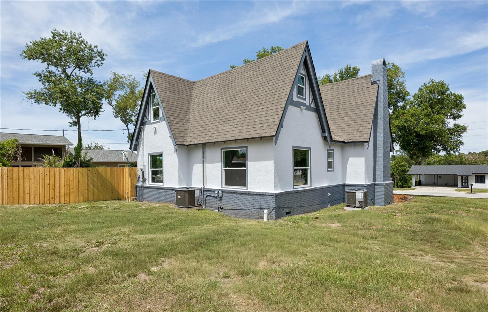 1326 East Ave Property Photo 3