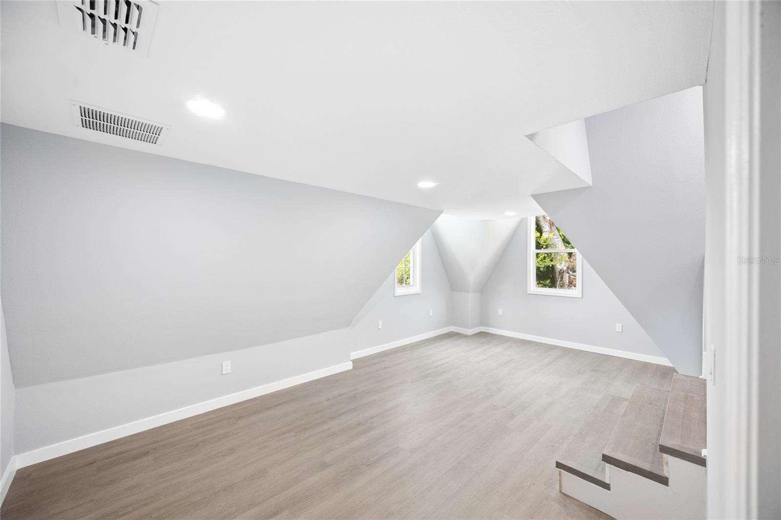 1326 East Ave Property Photo 20