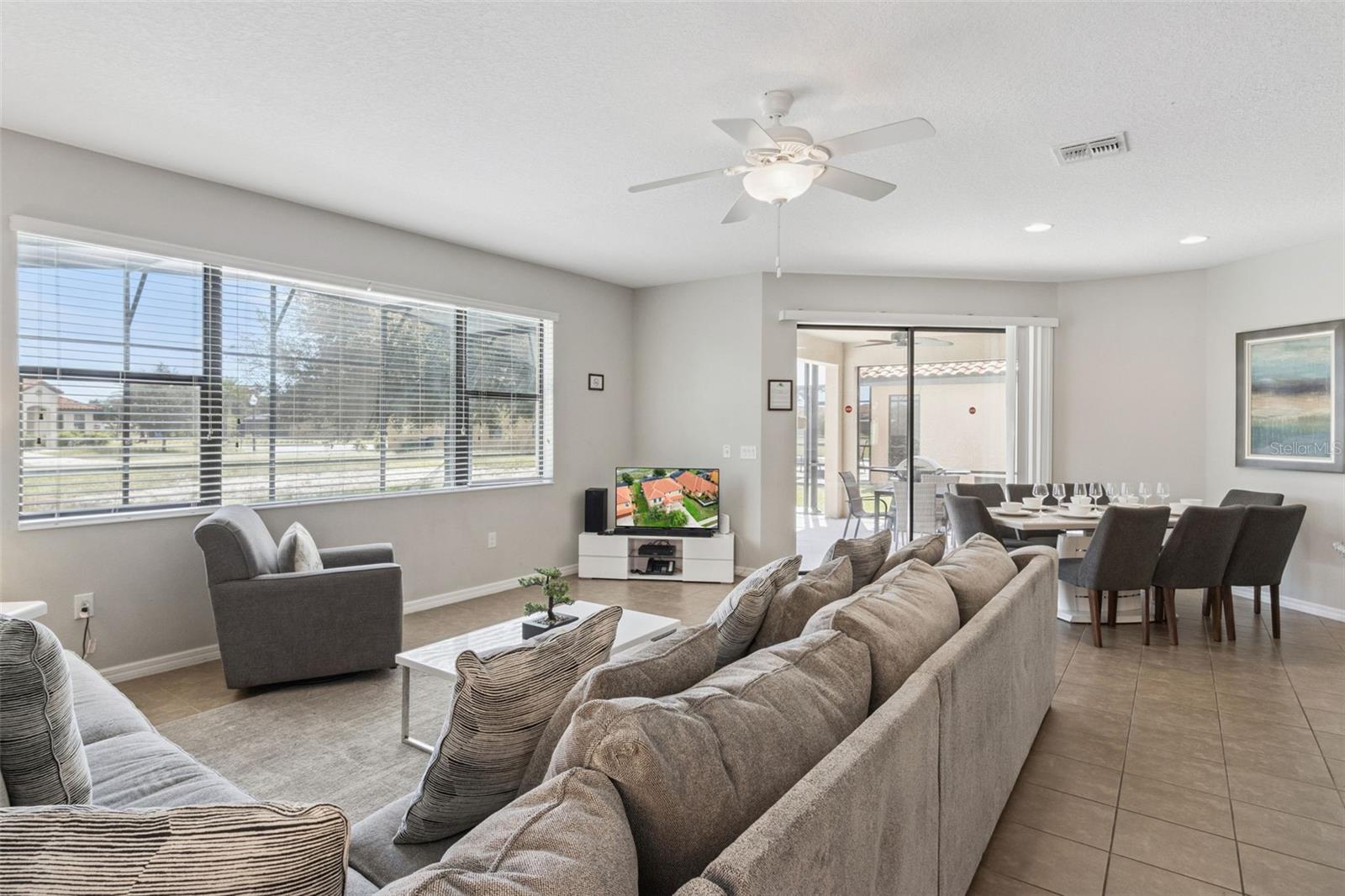 2566 Rosemont Cir Property Photo 8