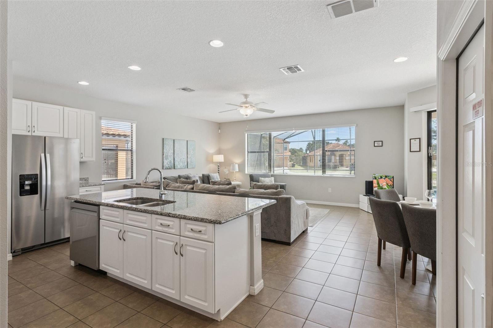 2566 Rosemont Cir Property Photo 11