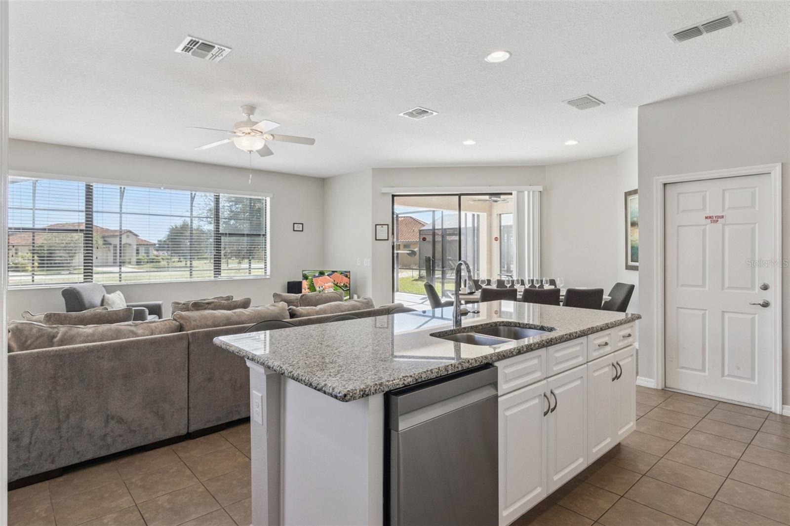2566 Rosemont Cir Property Photo 12