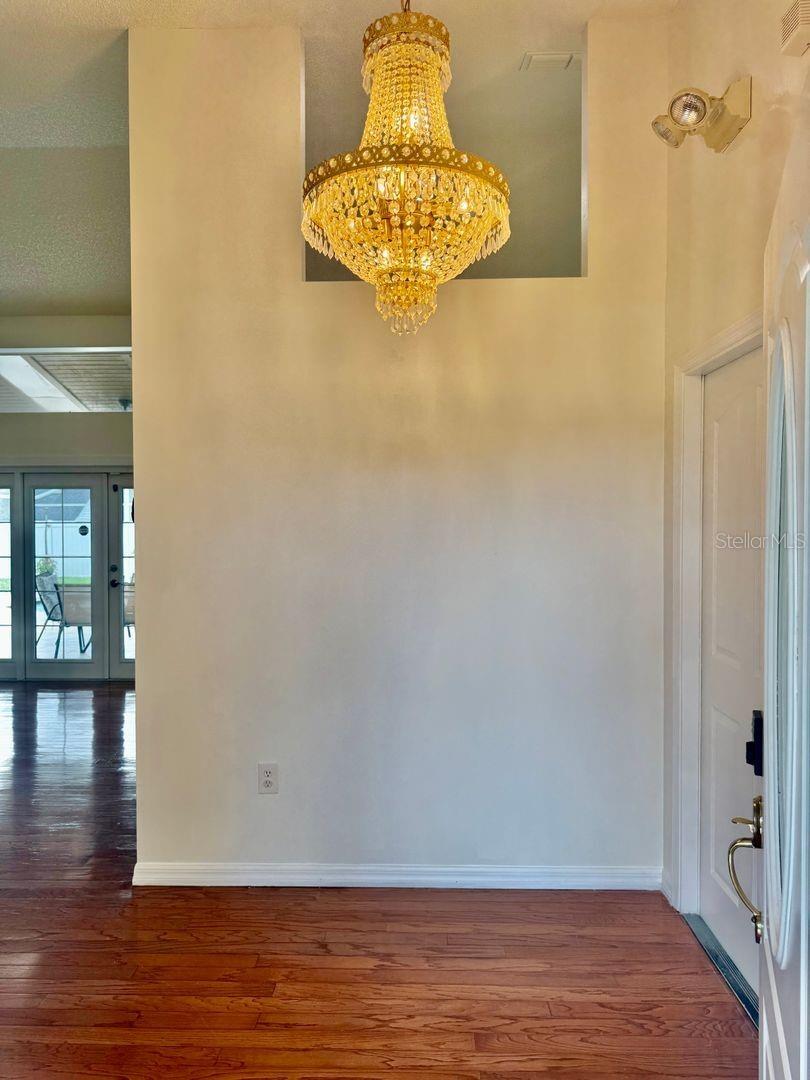 5624 Mandarin Ct Property Photo 3