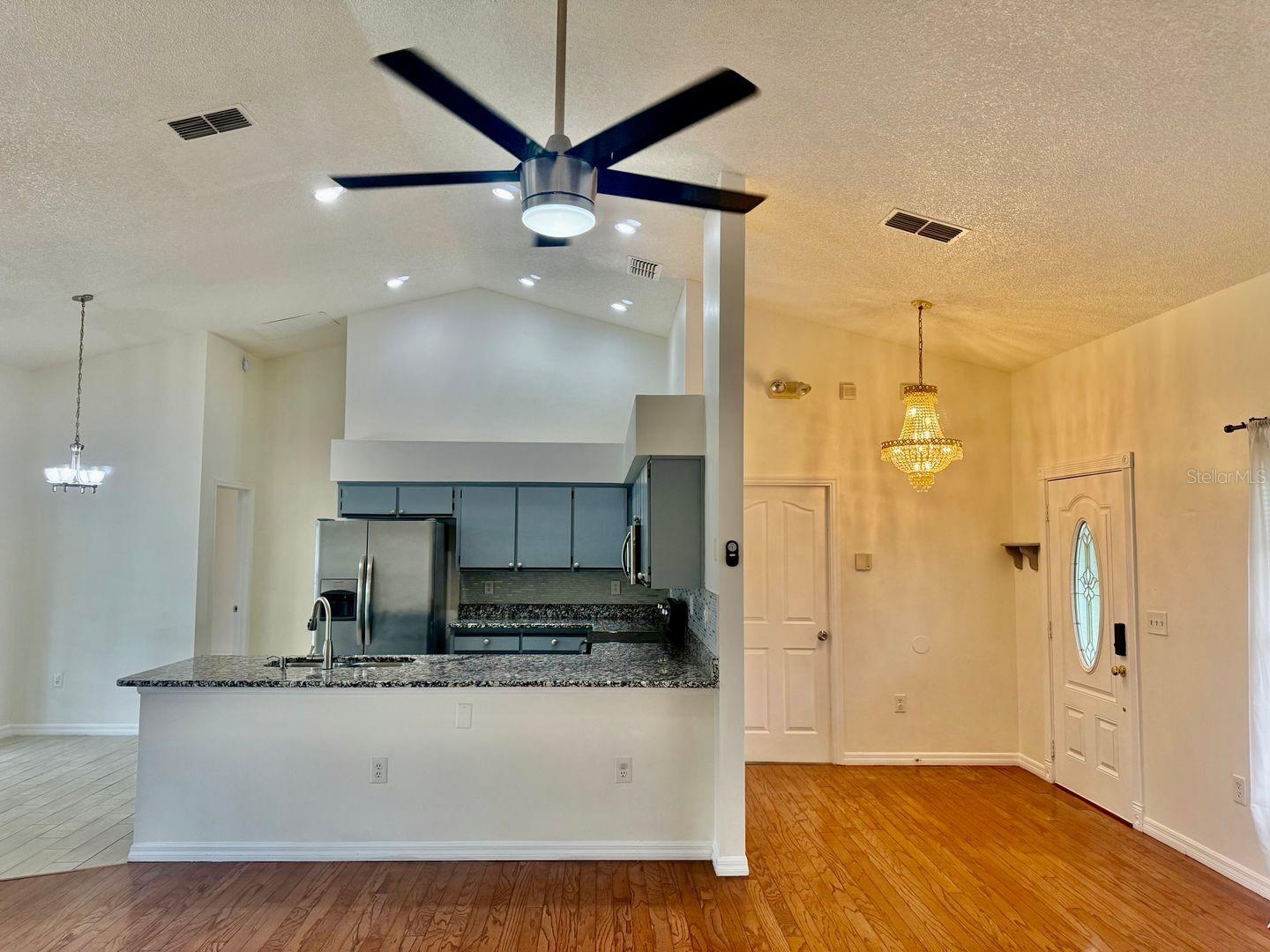 5624 Mandarin Ct Property Photo 4