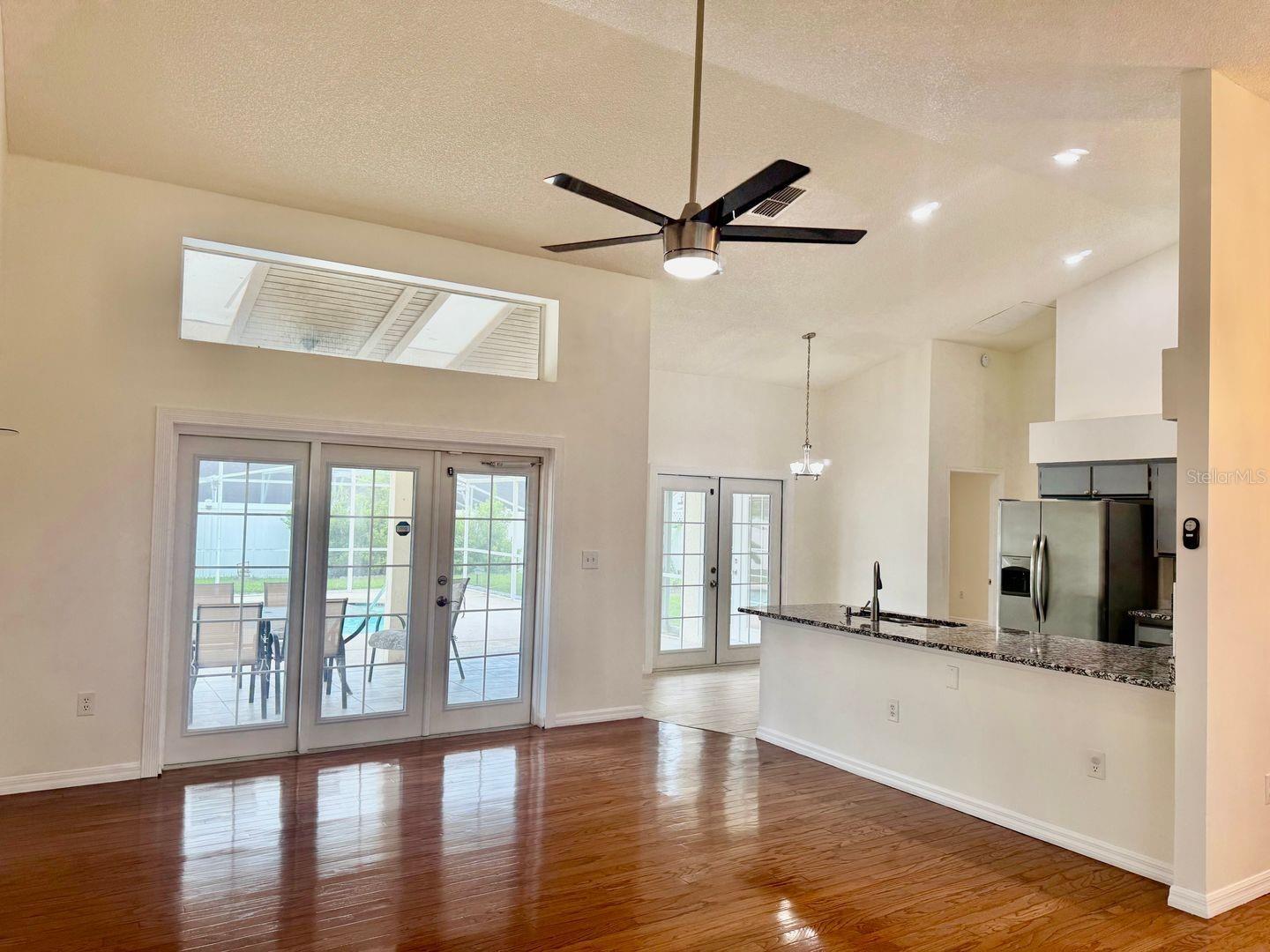 5624 Mandarin Ct Property Photo 5