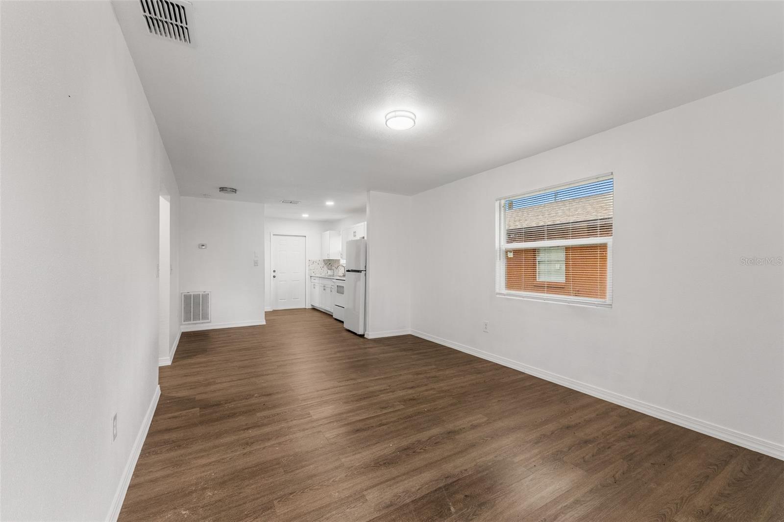 825 Booker Ave Property Photo 8