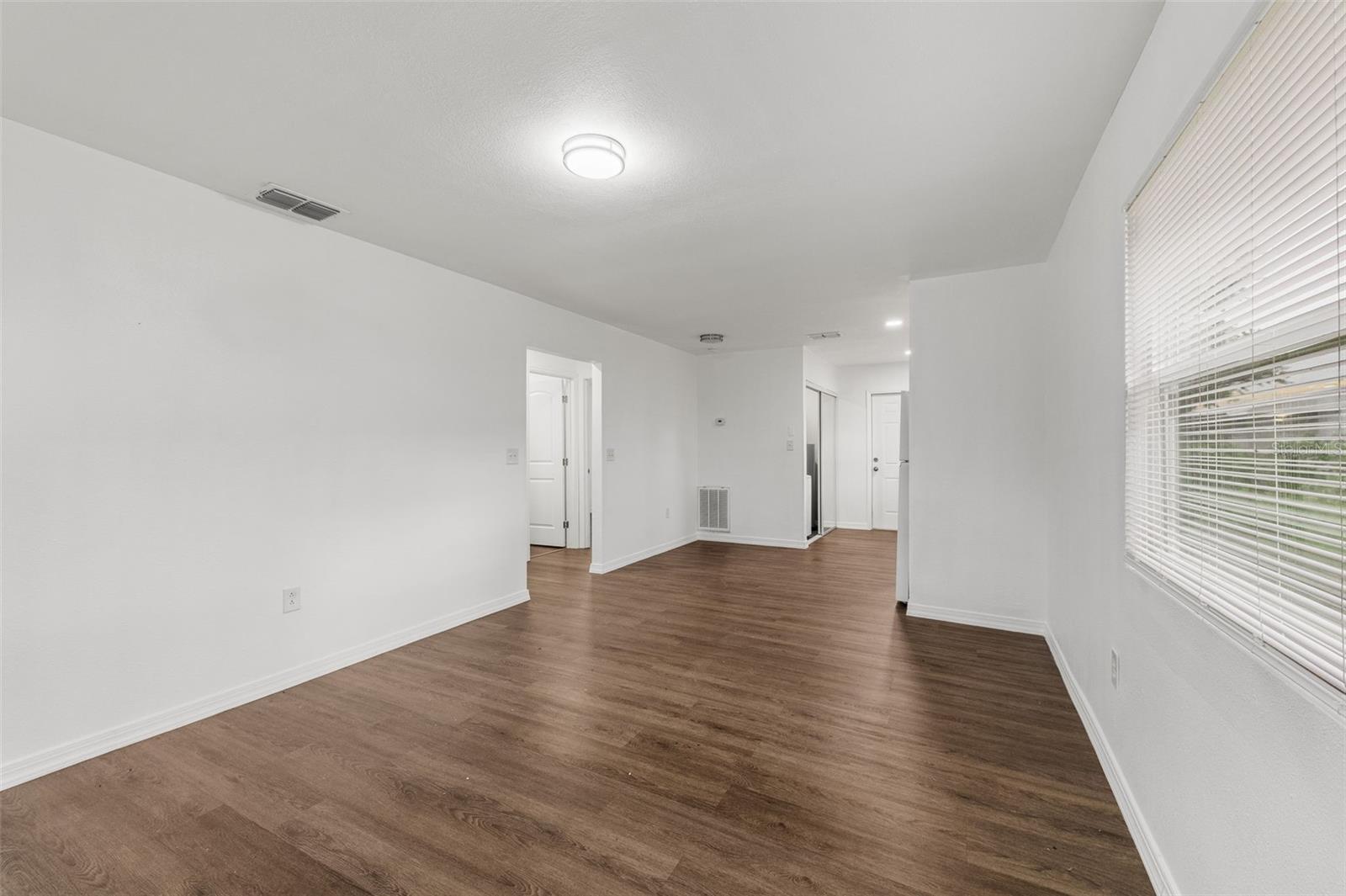 825 Booker Ave Property Photo 9