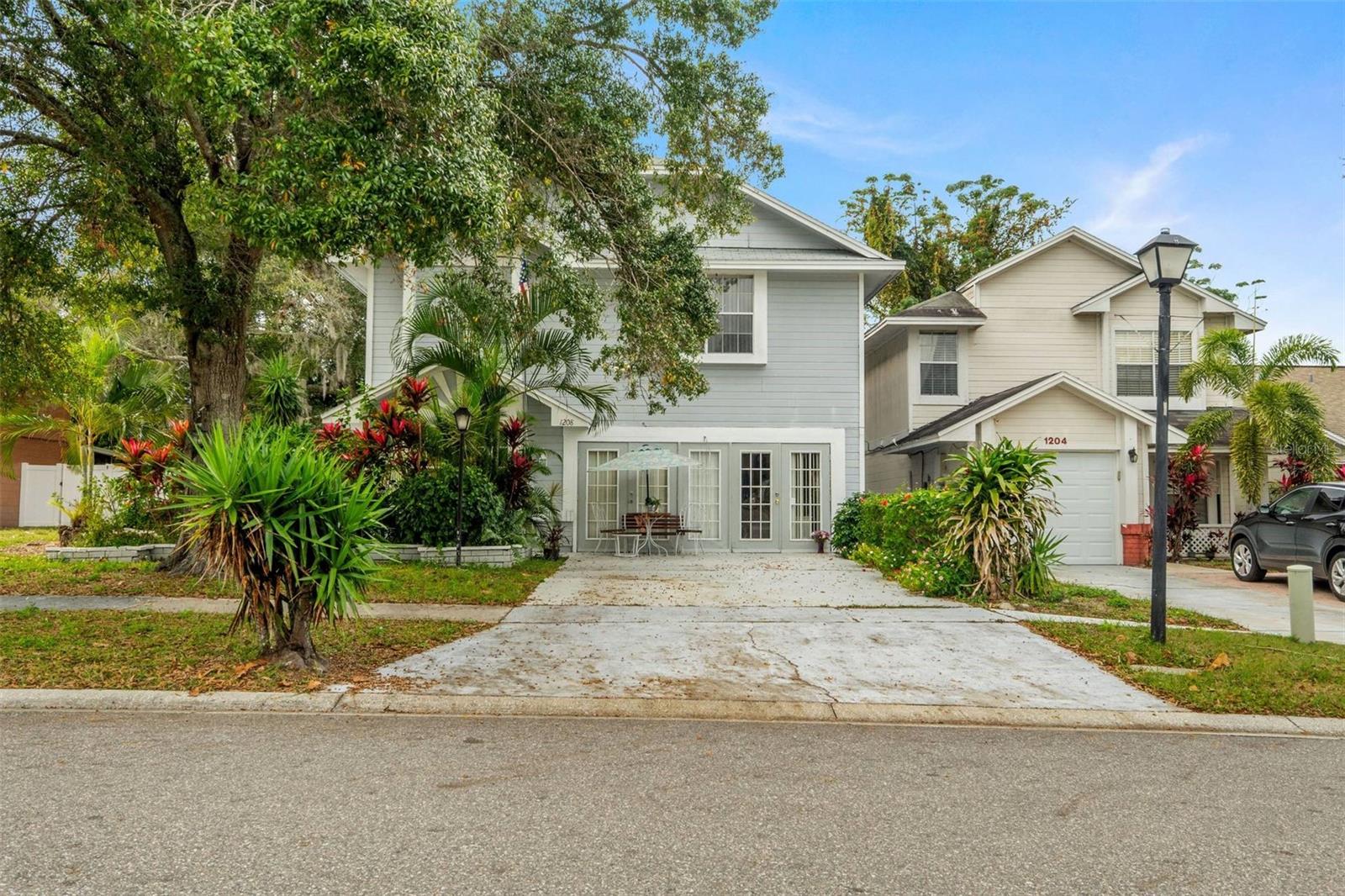 1208 Citrus Oaks Ave Property Photo 1