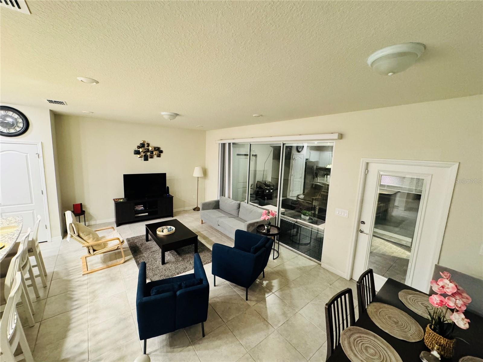 7479 Oakmoss Loop Property Photo 2