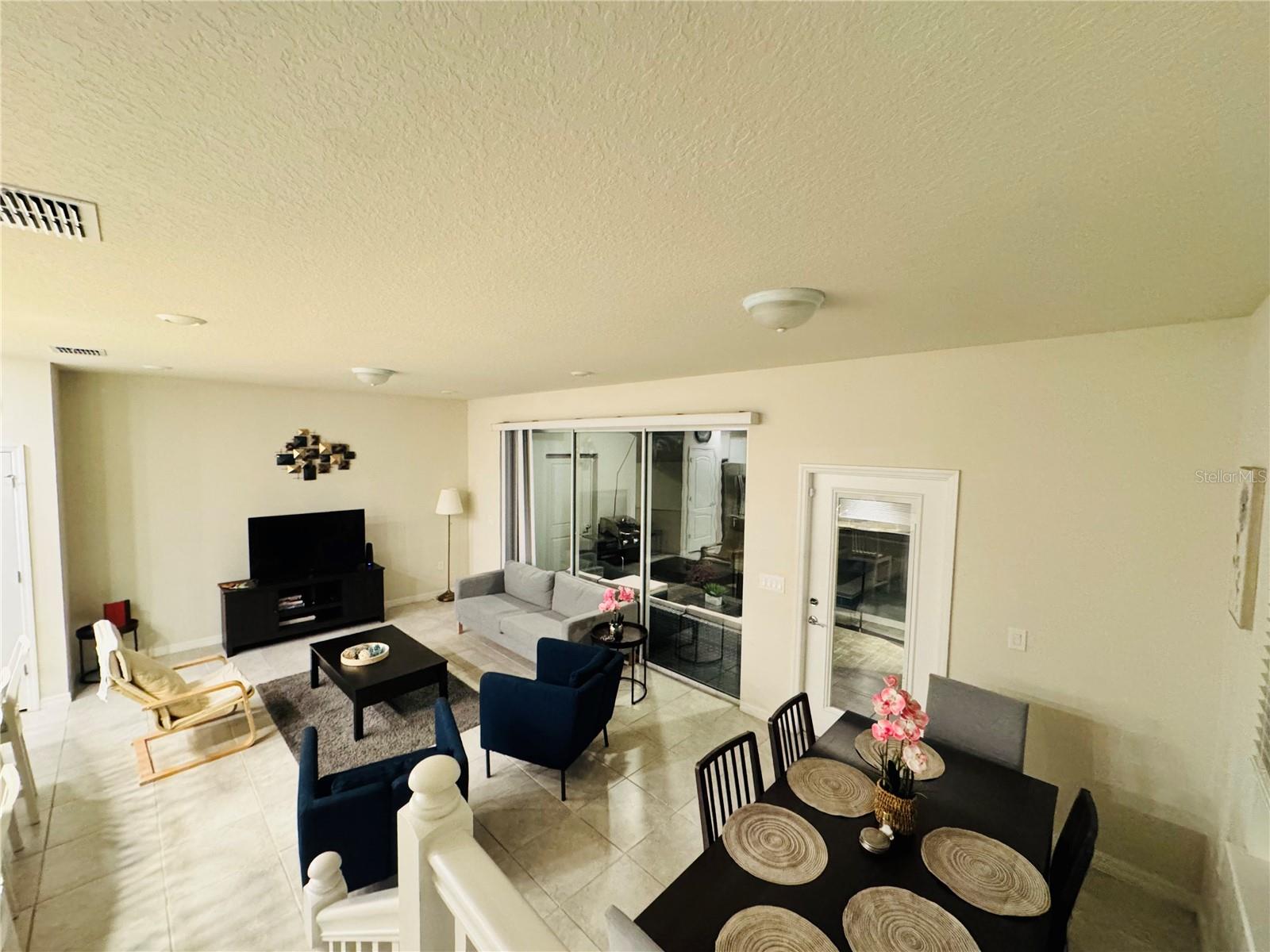 7479 Oakmoss Loop Property Photo 3