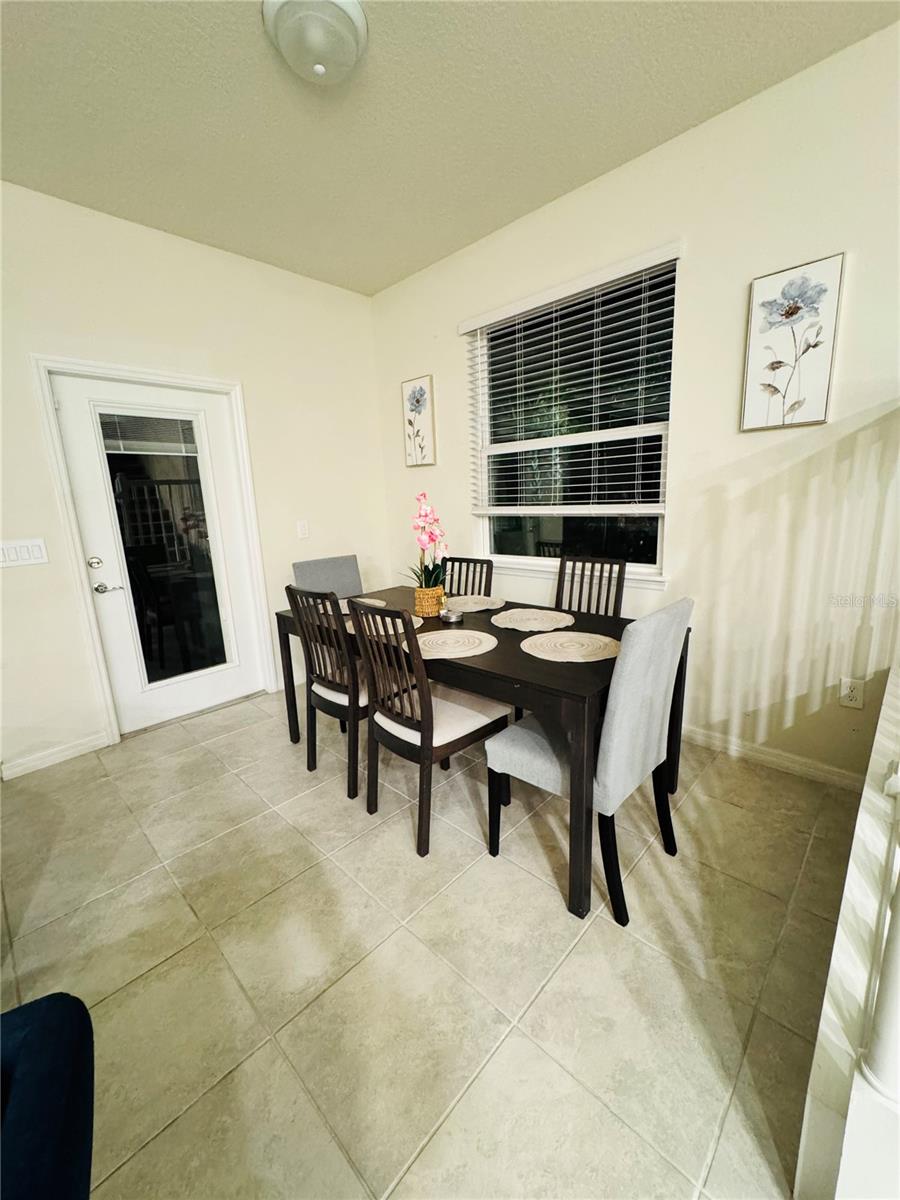 7479 Oakmoss Loop Property Photo 6