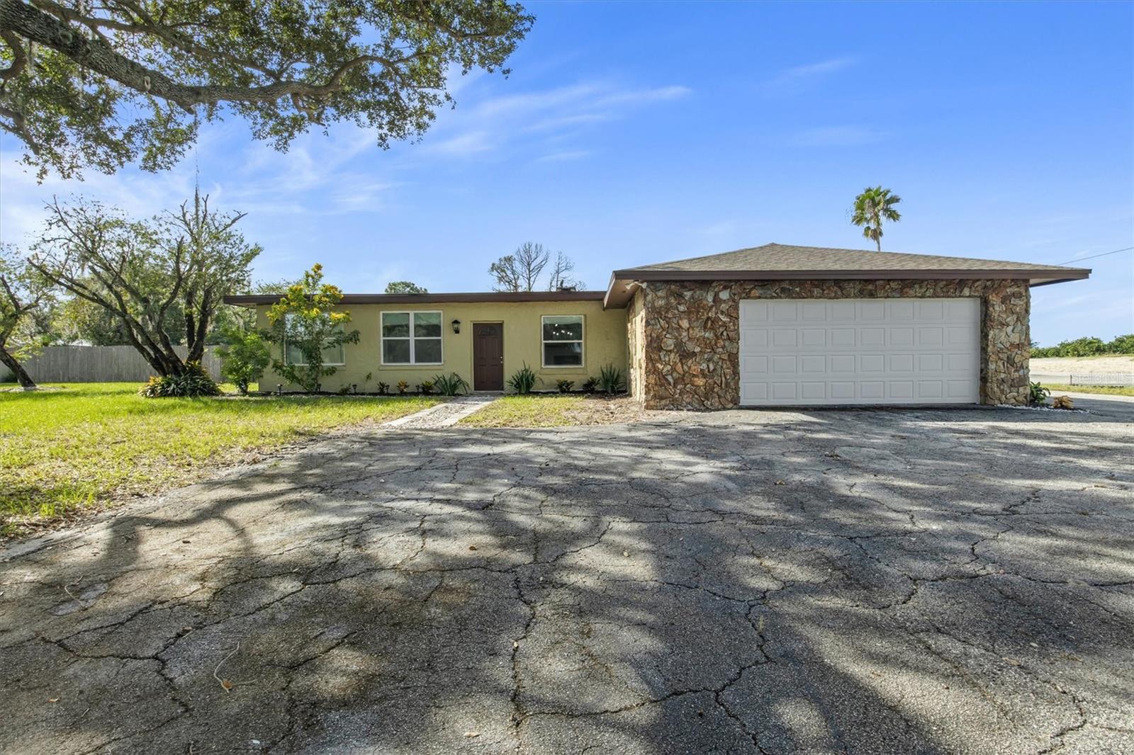 8812 Oakwood Dr Property Photo 1