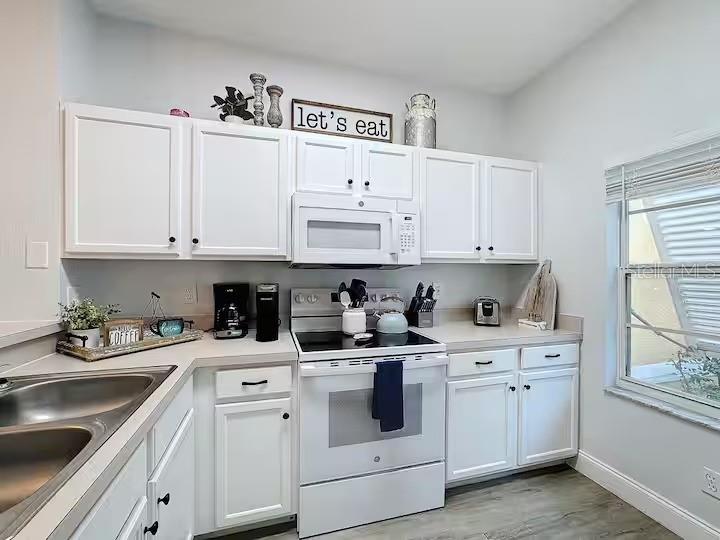 8493 Crystal Cove Loop Property Photo 3