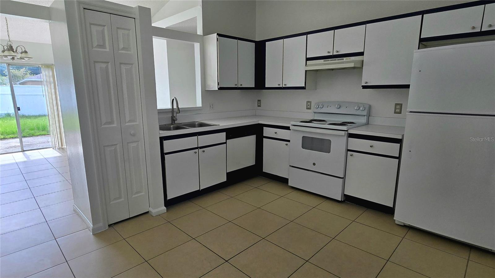 5100 Heatherstone Dr Property Photo 2
