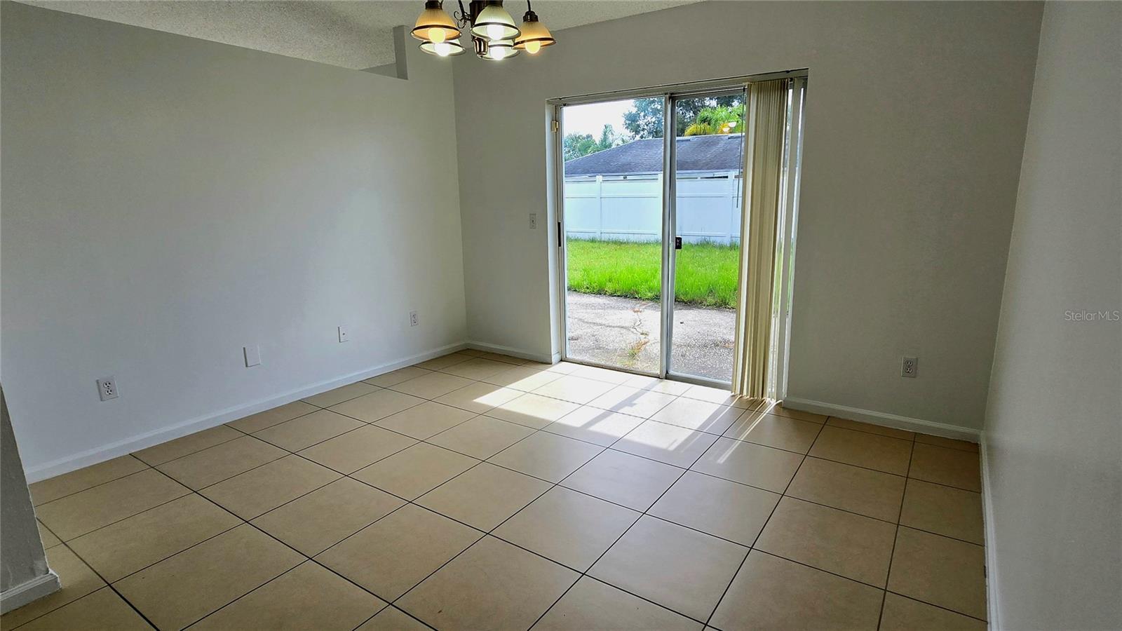 5100 Heatherstone Dr Property Photo 3