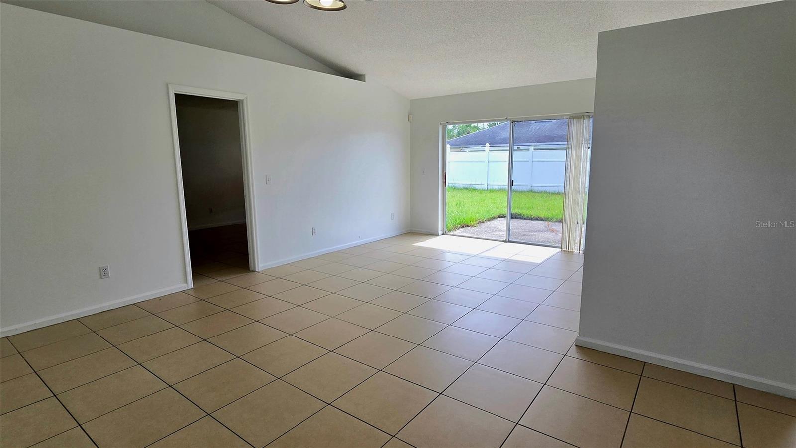 5100 Heatherstone Dr Property Photo 4
