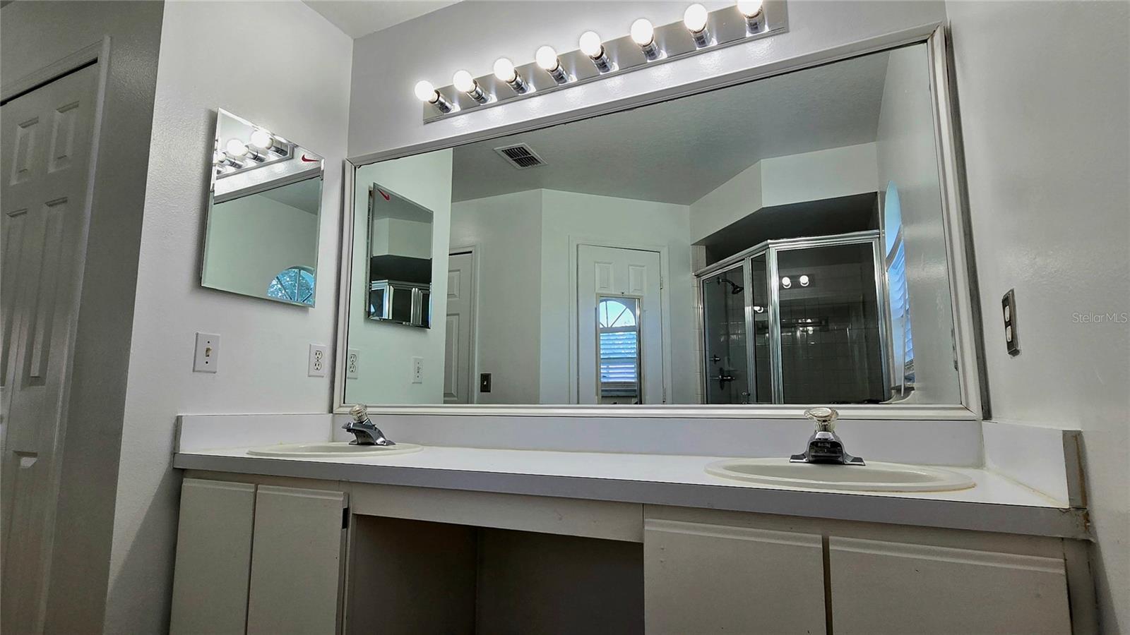 5100 Heatherstone Dr Property Photo 9