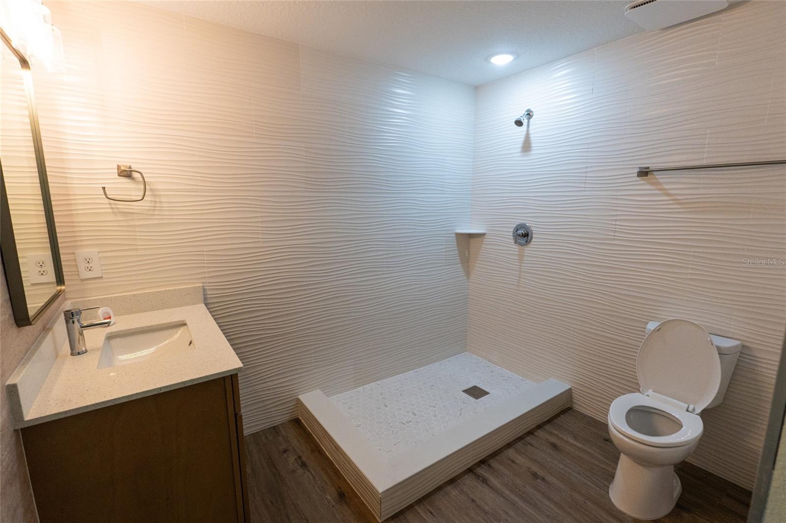 2232 Florida Dr #101 Property Photo 4