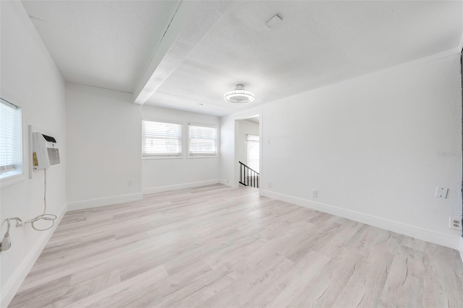 1379 Mainsail Ln Property Photo 8