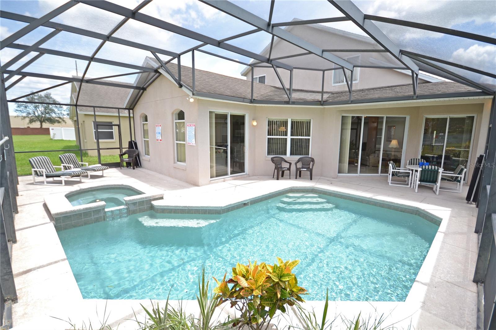 423 Corvina Dr Property Photo 2