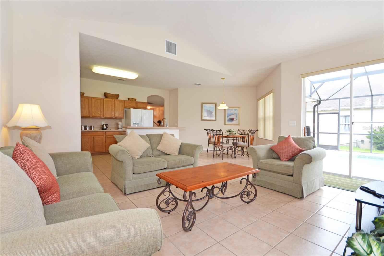 423 Corvina Dr Property Photo 4