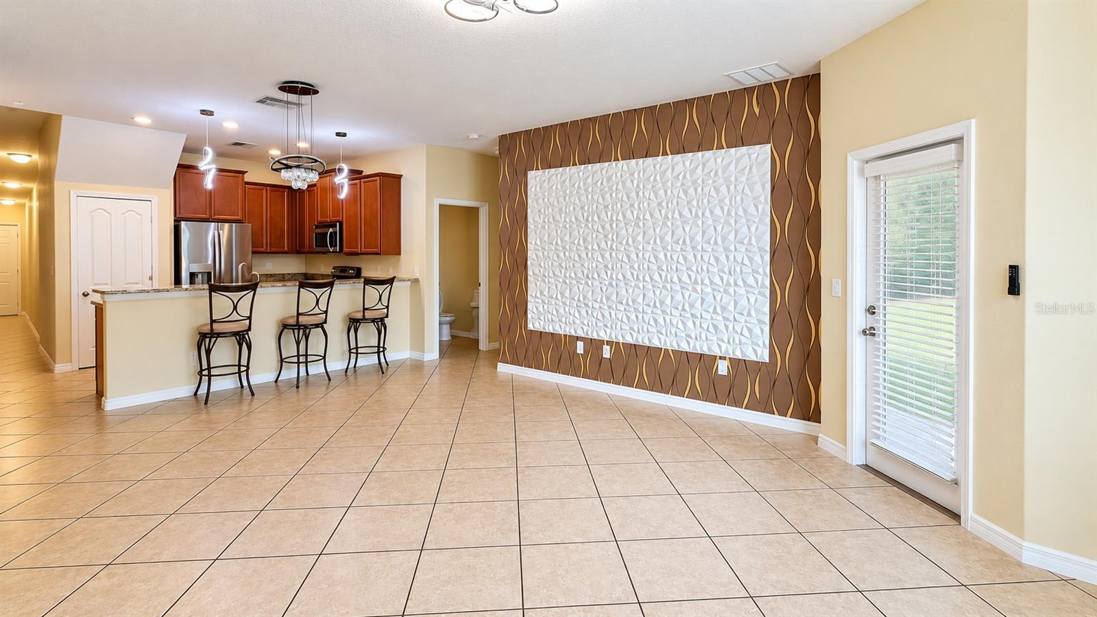 3031 Bargate St Property Photo 5